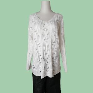 💧 white V-neck, long-sleeved,hollow knitted top